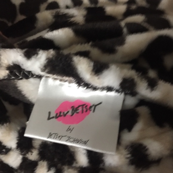 Betsey Johnson leopard print throw, NWT - Picture 9 of 9